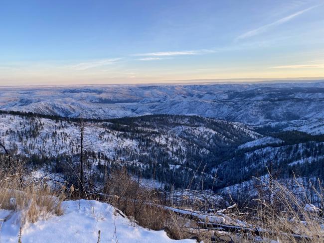 The view of snowy mountains to the SE during the hike