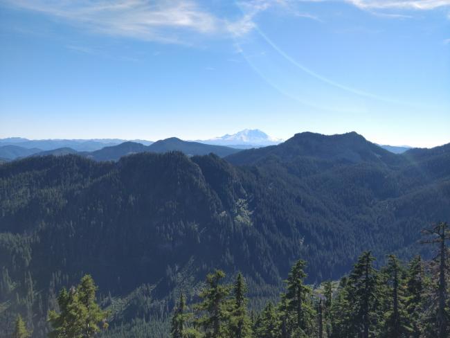 Cascade mountain peaks with Mt. Rainier 