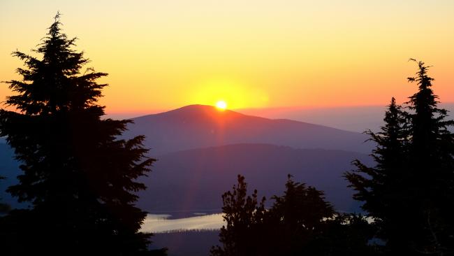 Sunrise from the side of Mt Mcloughlin