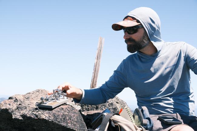 K6ARK with Vibroplex Bug on Howlock K6ARK with Vibroplex Bug on Howlock