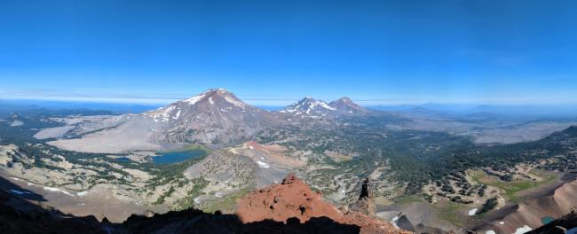 View of the Cascade Volcanoes